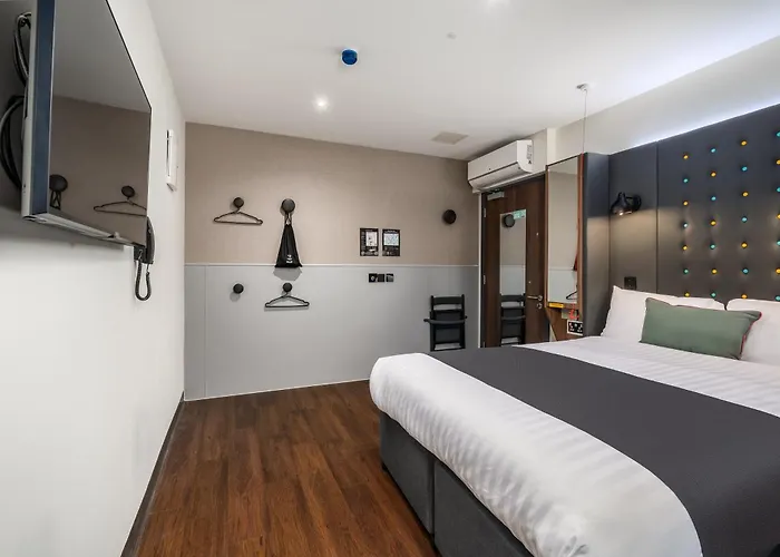 Hotel Point A Liberties 3*